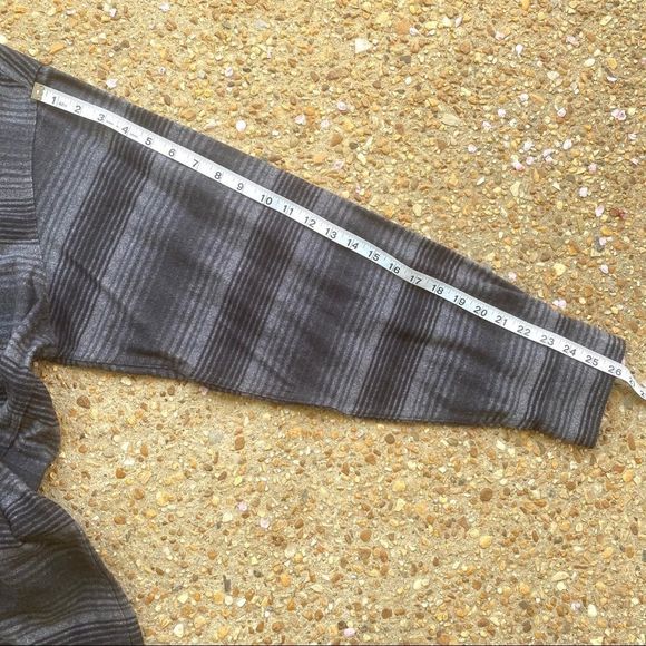 Like New Men’s Woolrich Striped Flannel Shirt XL - Picture 8 of 13